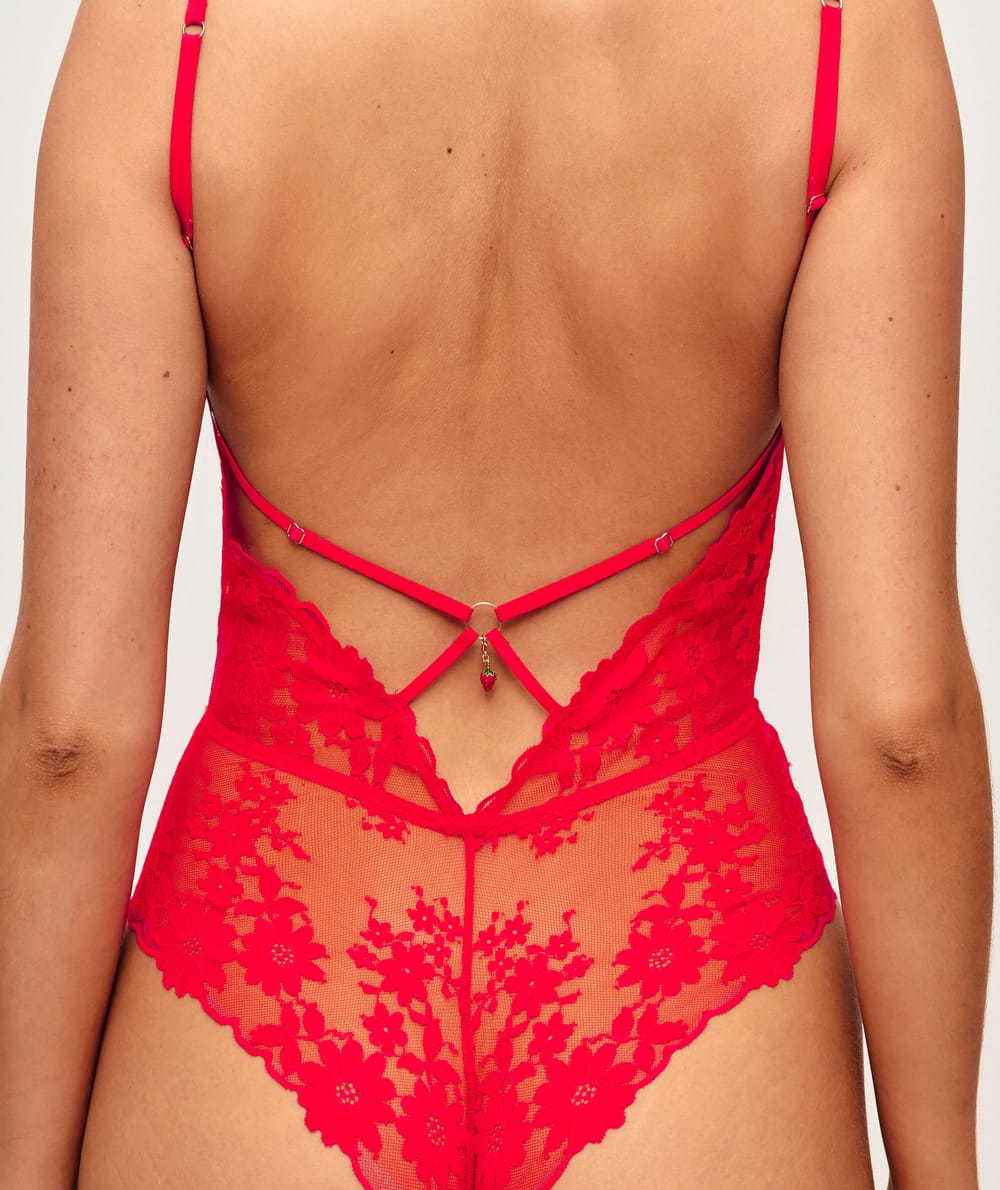 Kant body met aardbeienhanger op de rug;