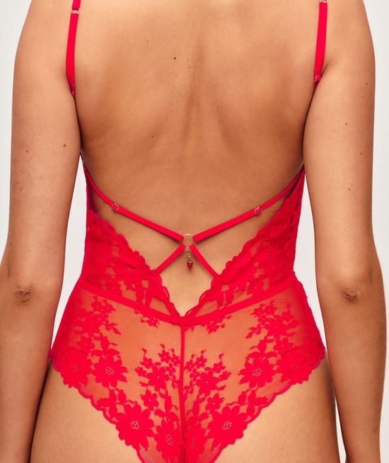 Kant body met aardbeienhanger op de rug;