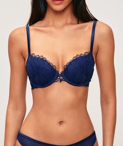 Lace push-up bra;