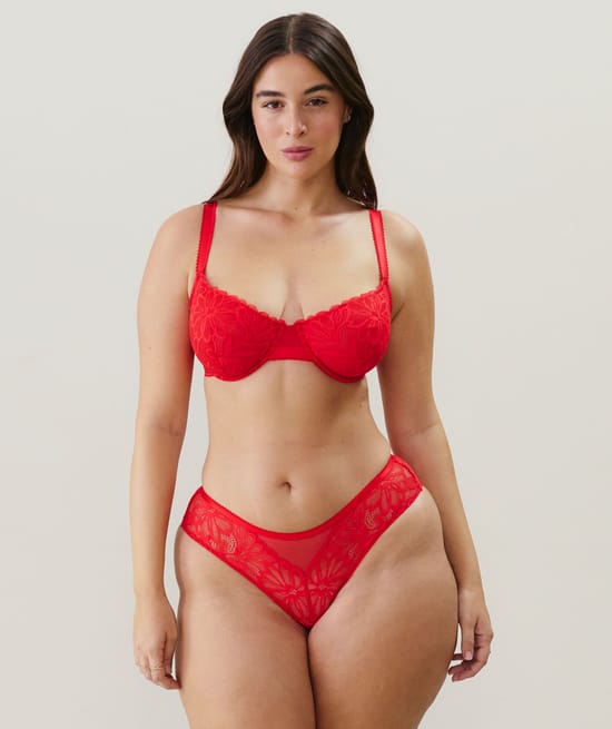 Lace balconette bra;
