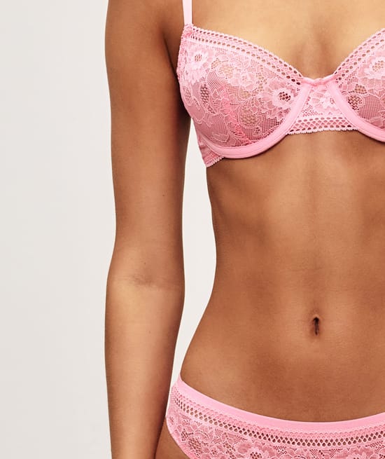Balconette lace bra;