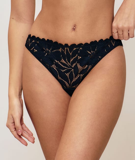 Lace thong;