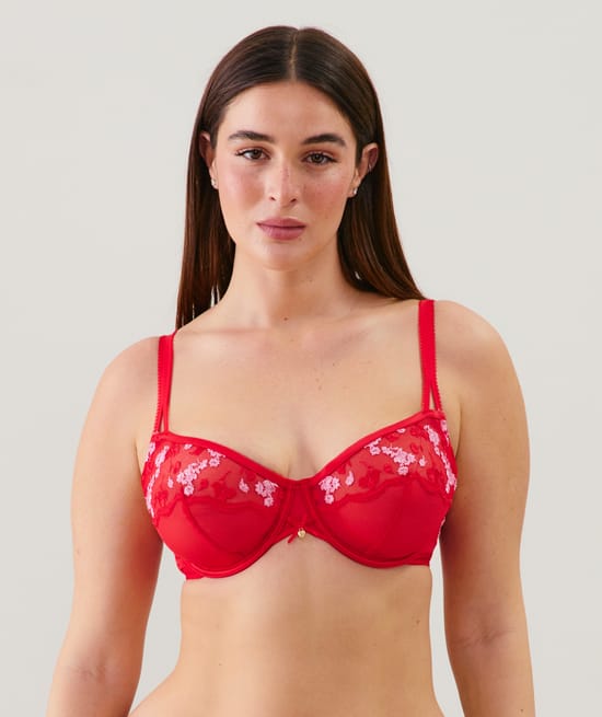 Lace balconette bra;