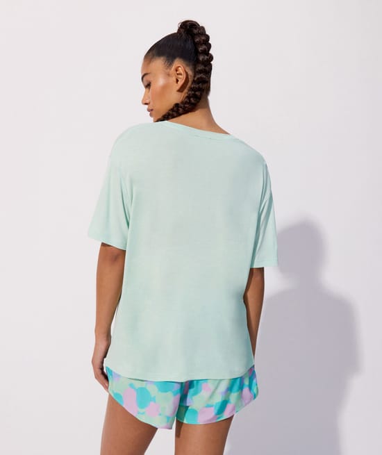 Bubble patterned shorts;