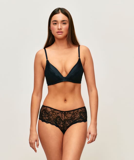Shorty in floral lace;