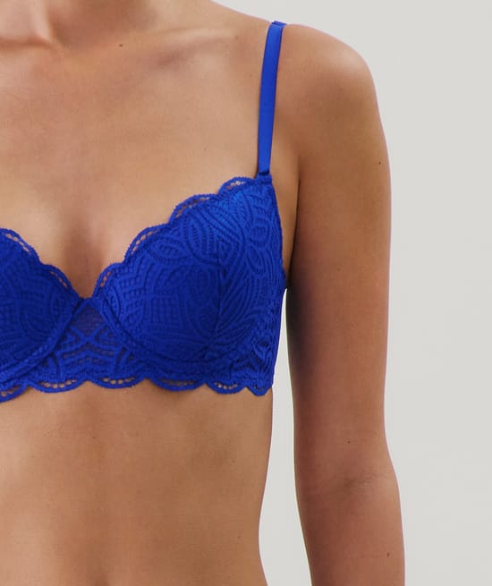 Soutien-gorge ampliforme en dentelle;