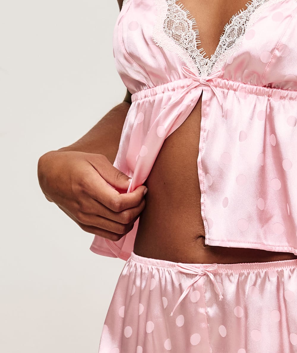 Short satin et dentelle motifs pois;