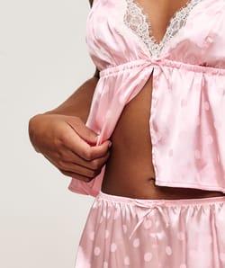 Short satin et dentelle motifs pois;