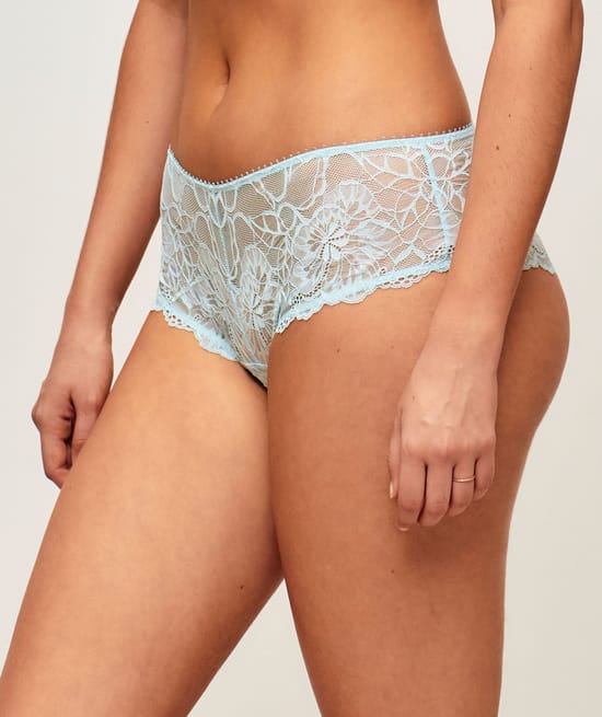 Lace floral shorty;
