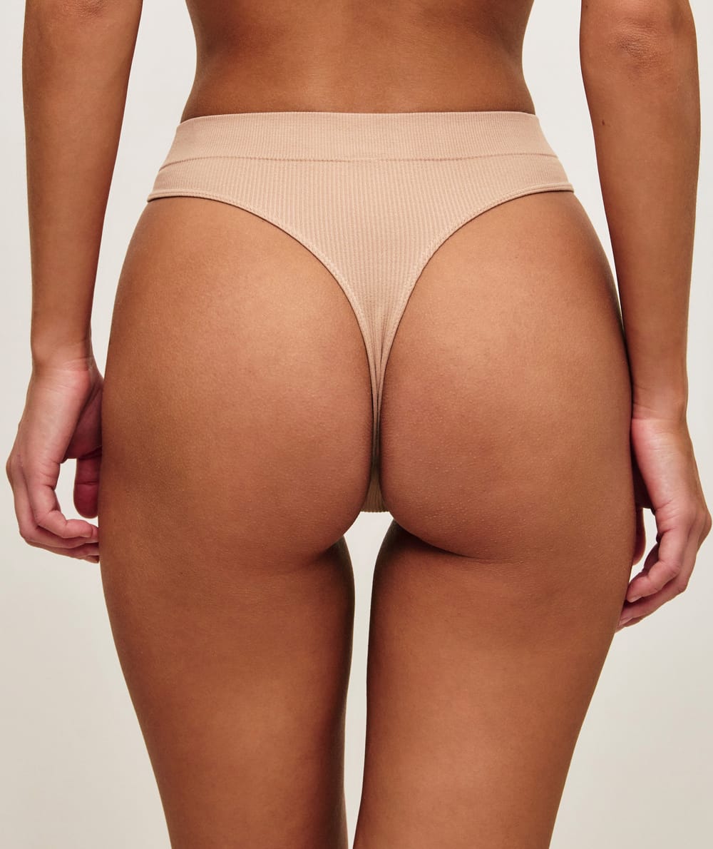 Seamless thong;