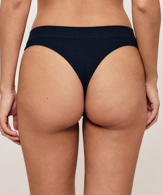 high-waisted ribbed thong;