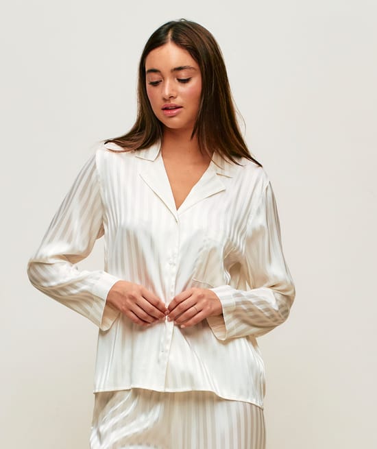 Chemise manches longues en satin ray&eacute;e;