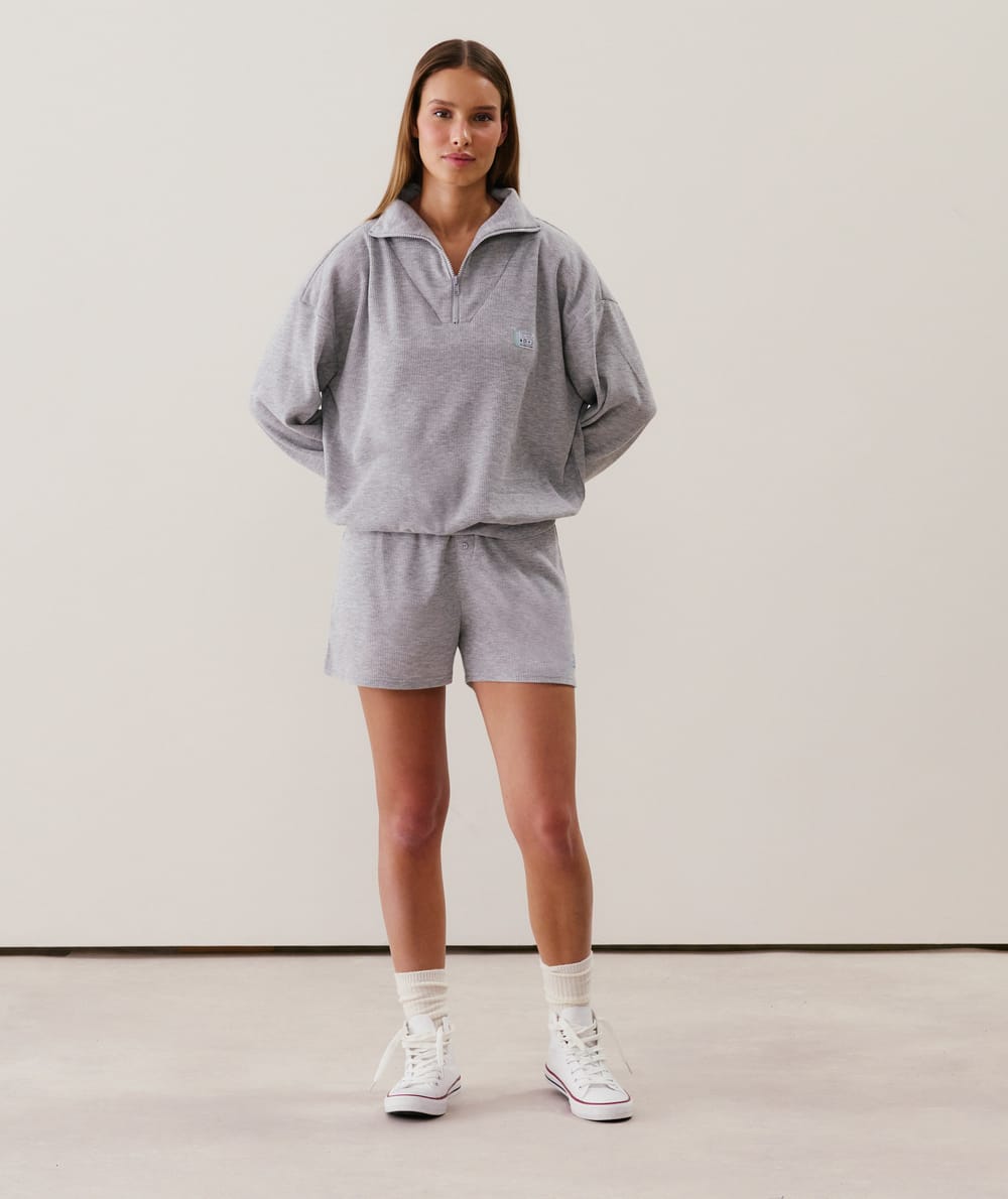Sudadera gris jaspeado;