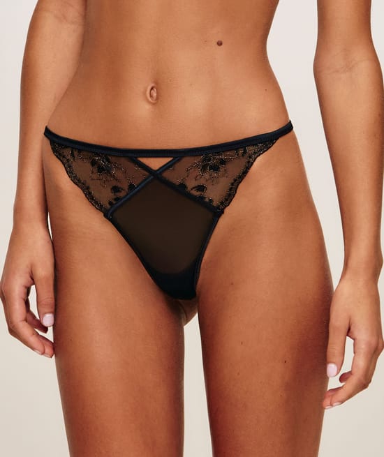 String en mesh avec broderie florale;