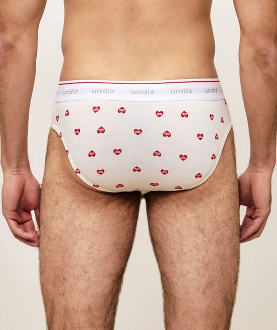 Cotton briefs with heart pattern;