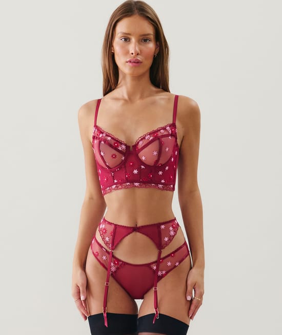 Suspender belt with embroidered floral patterns;