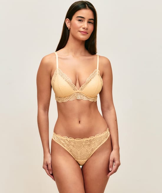 Driehoekige push-up beha van kant;