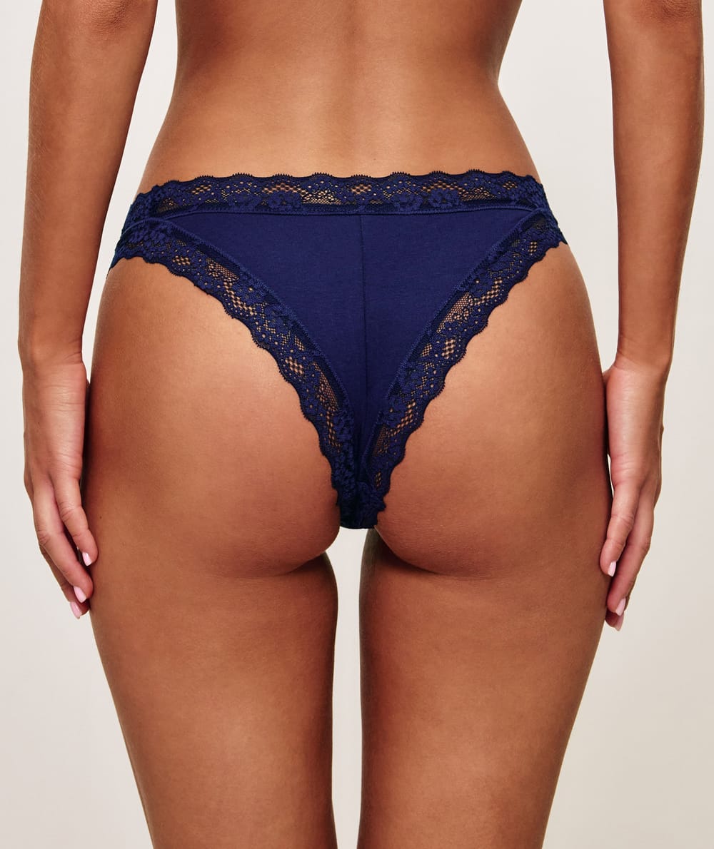 Cotton and lace thong;