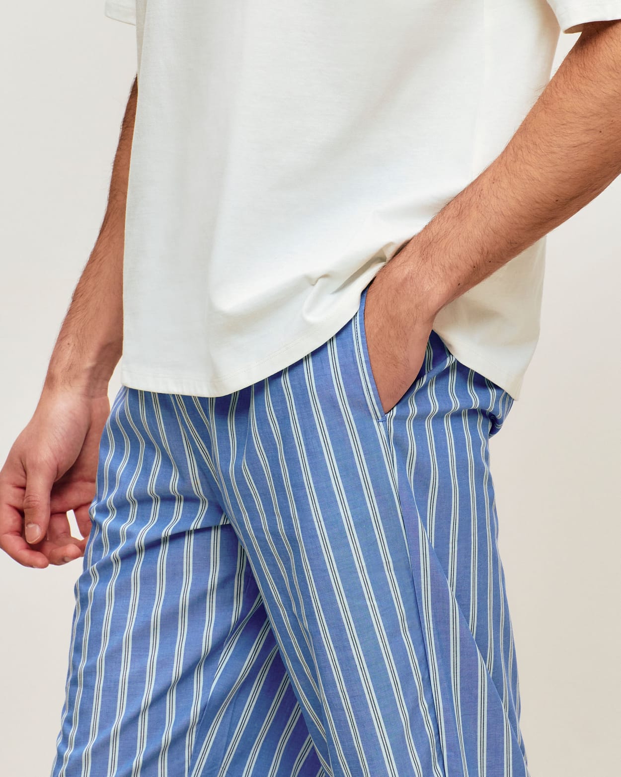 Striped cotton pants;