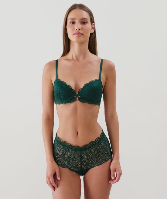 Lace push-up bra;