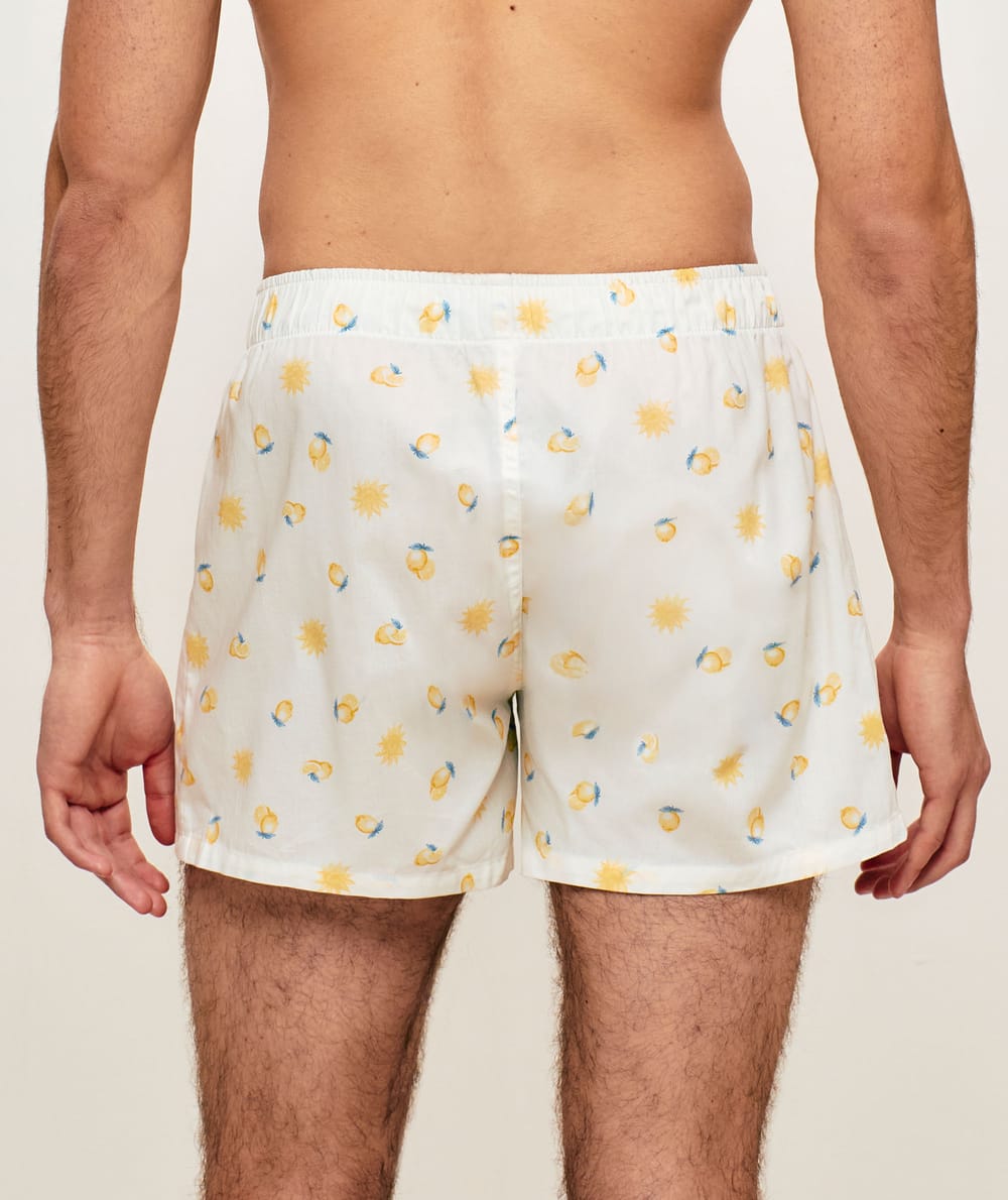 Cotton boxer shorts with lemon patterns;
