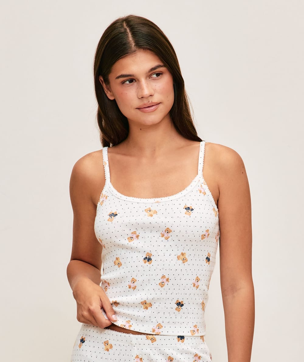 Lace tank top with bear print;