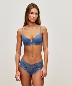 Cheeky in floral lace;