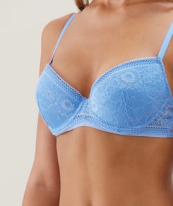 Soutien-gorge ampliforme en dentelle;