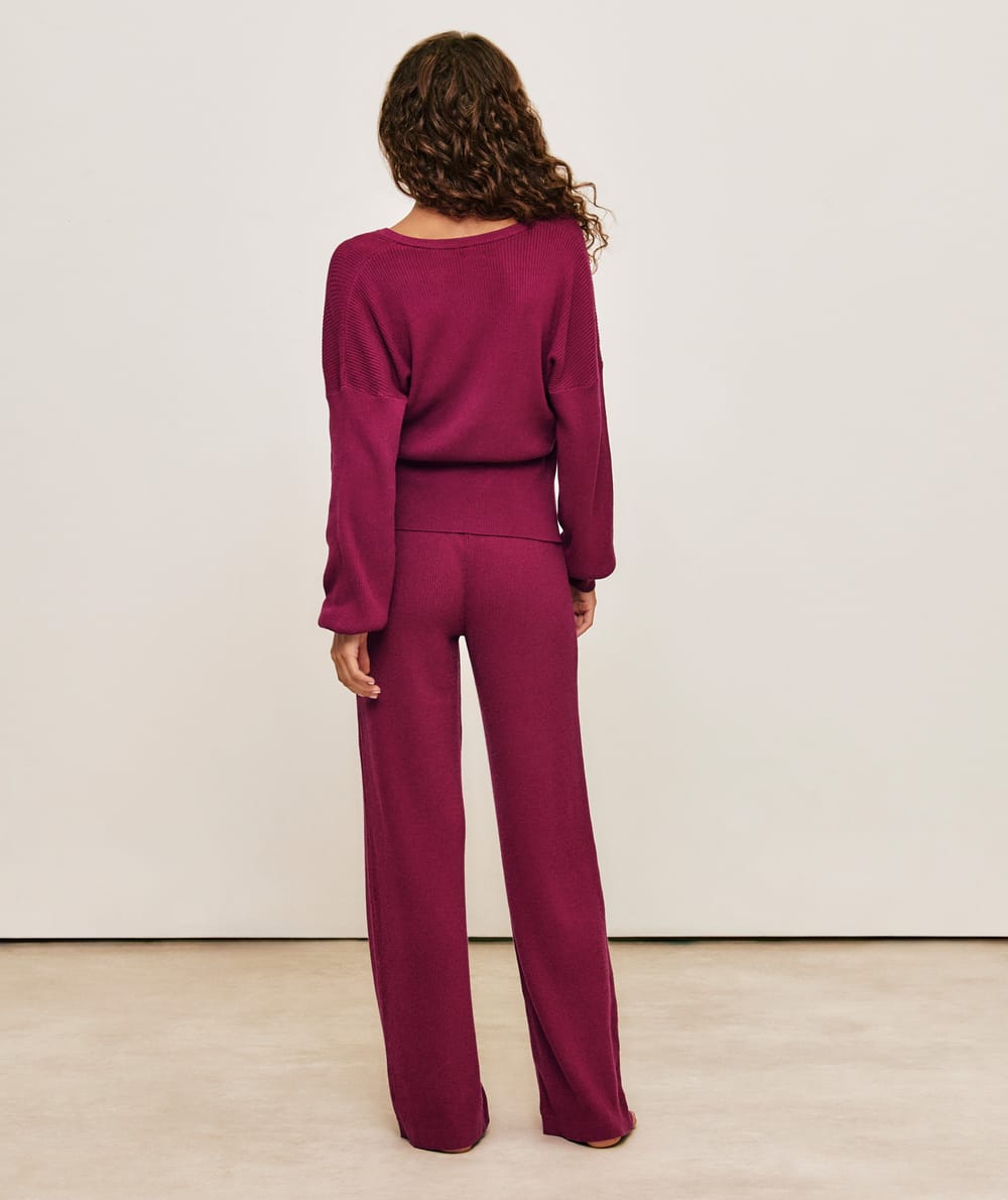 Mesh pants with an elastic waistband;