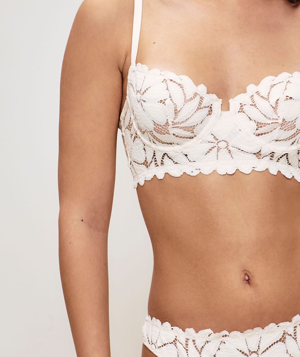 Soutien-gorge corbeille en dentelle;