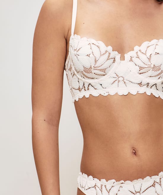 Soutien-gorge corbeille en dentelle;
