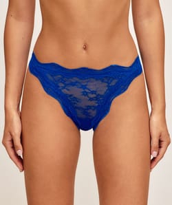 Tanga en dentelle florale;