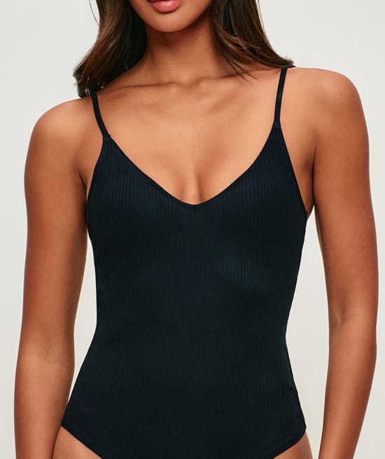 Ribbed cotton body with integrated pads;