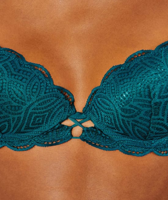 Lace push-up bra;