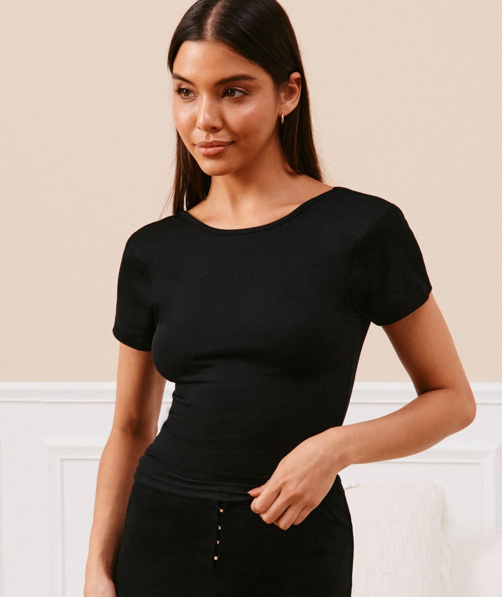 Top de punto con espalda al aire;