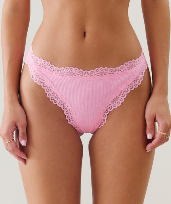 Tanga de algodón y encaje;