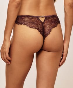 Lace thong with small rings;
