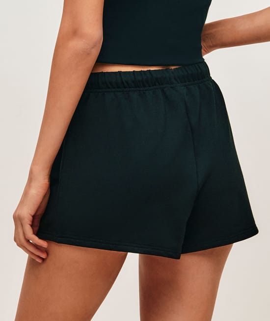 Short en molleton noir;