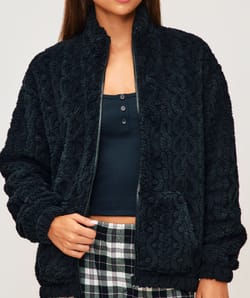 Veste en polaire torsad&eacute;e;