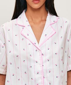 Short-sleeve shirt with cherry pattern;