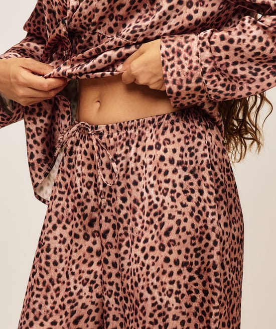 Pantalon en satin imprim&eacute; l&eacute;opard;