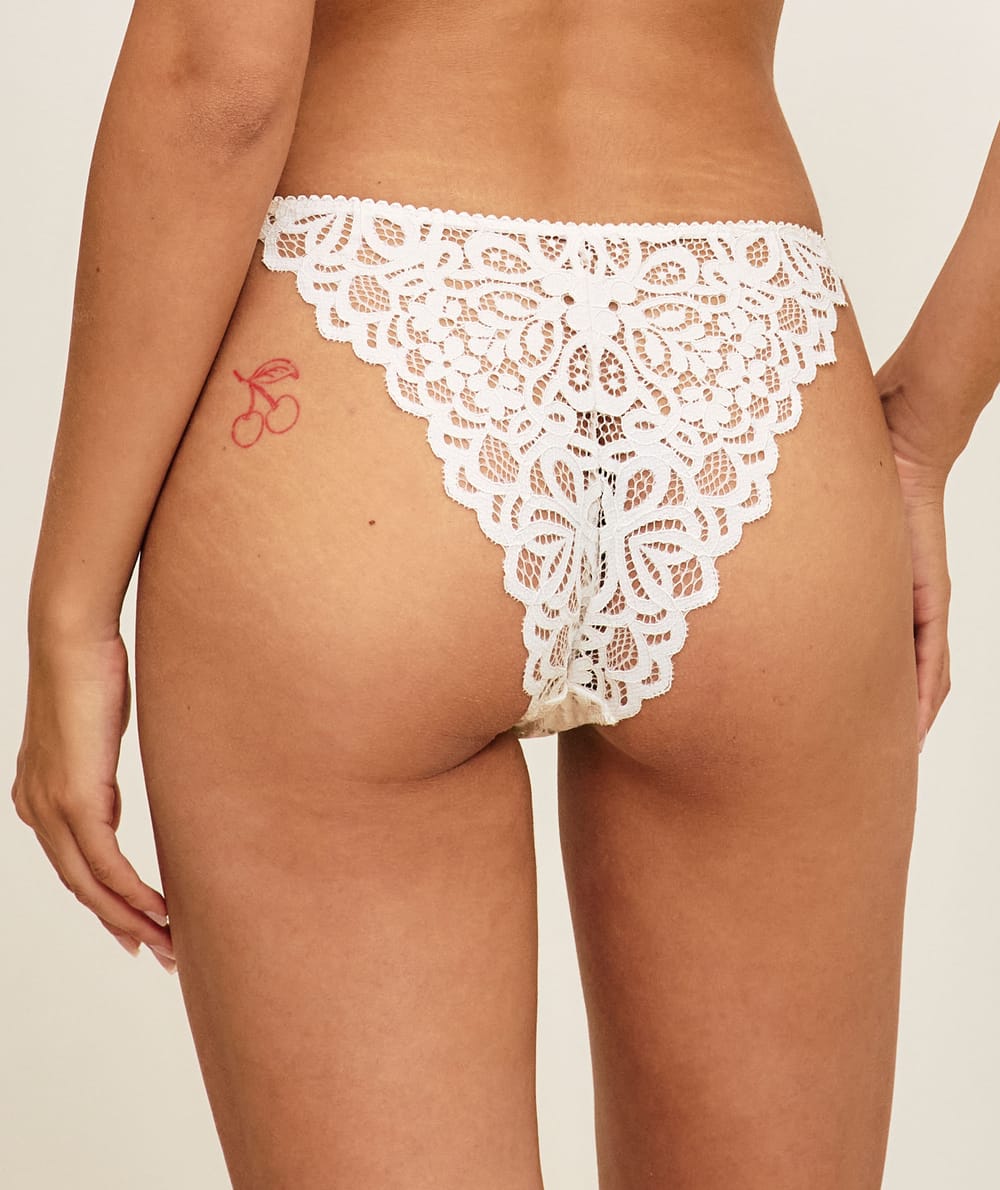 Pantalones de encaje floral;