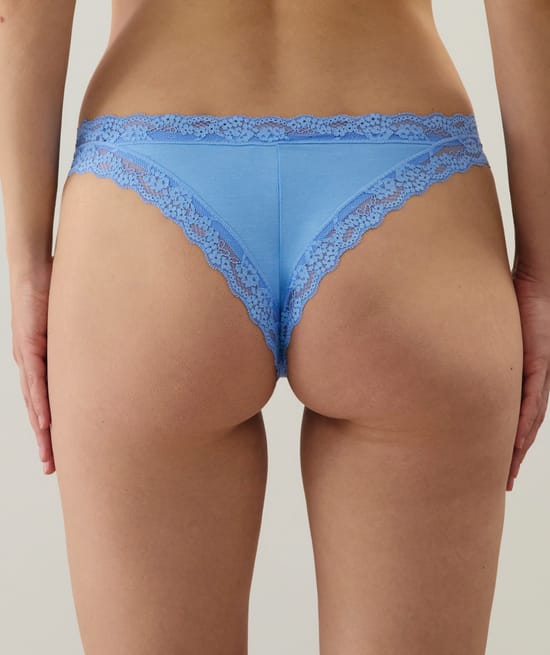 Tanga en coton et dentelle;