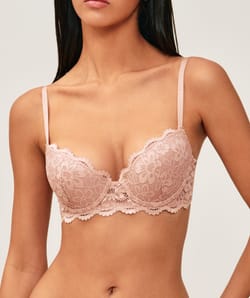 Soutien-gorge ampliforme en dentelle florale;