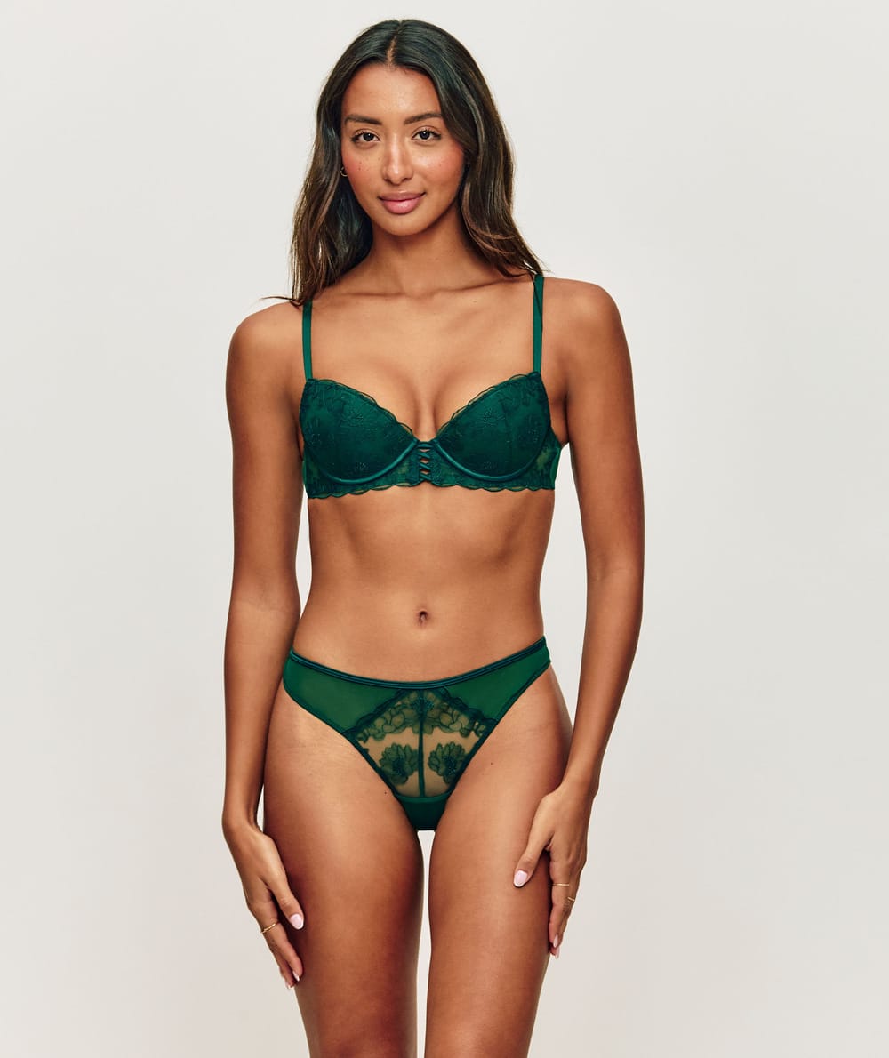 Push-up bra with embroidery;