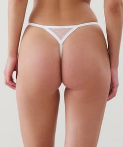 Tanga de malla y encaje;