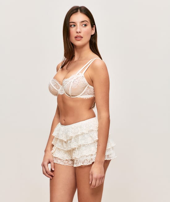 Floral lace ruffle shorts;