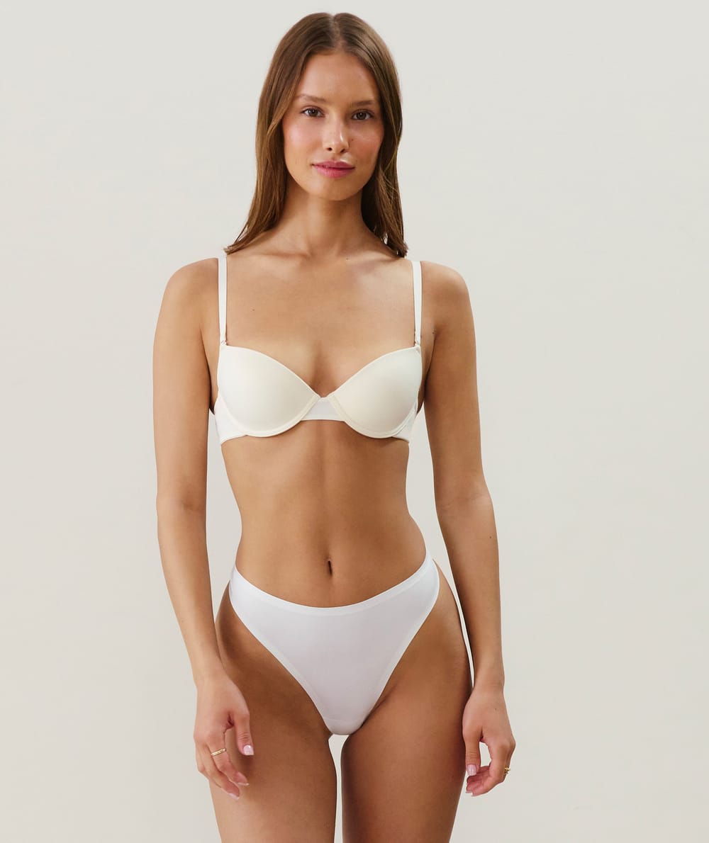Soutien-gorge ampliforme en microfibre;