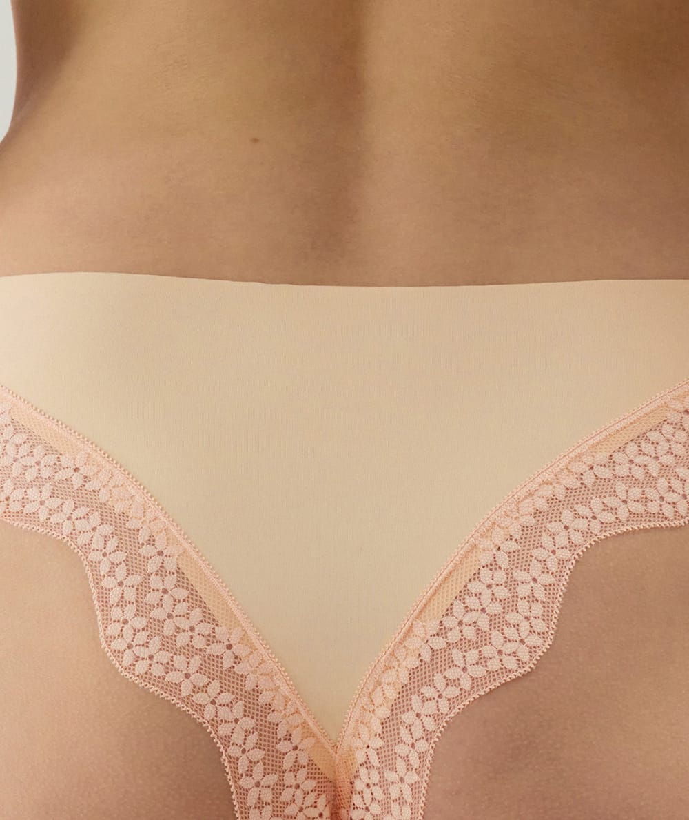 Tanga en microfibre et dentelle;