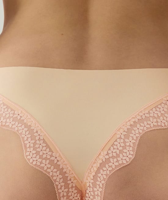 Microfibre and lace thong;